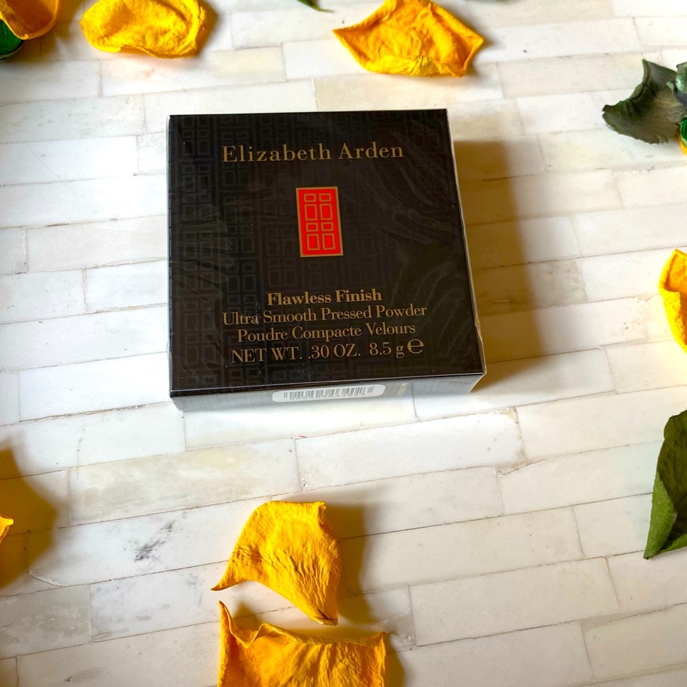 Elizabeth Arden j in ultra smooth Finnish powder